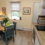 Belmont House Apartment *
