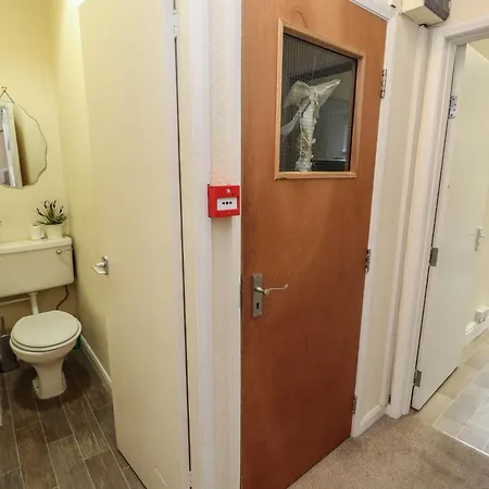 Belmont House Apartment