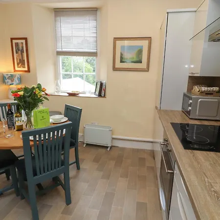 Belmont House Apartment *